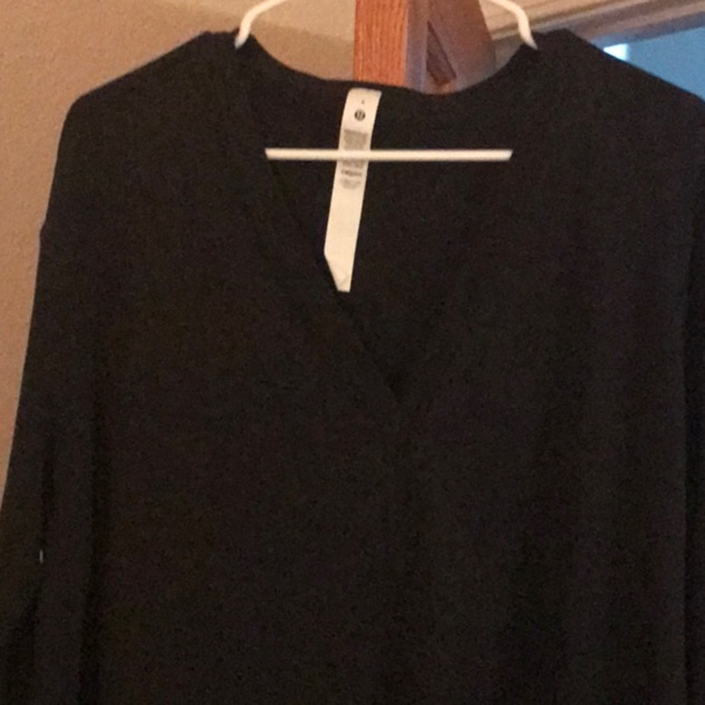Ladies top - Picture 2 of 3